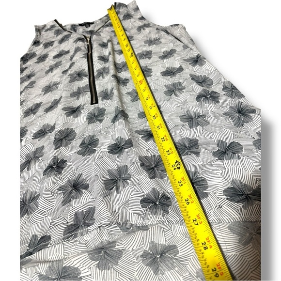 Premise Blue/Gray Floral Geometric Print High-Low 1/2 Silver Zip Front Blouse - Picture 14 of 16